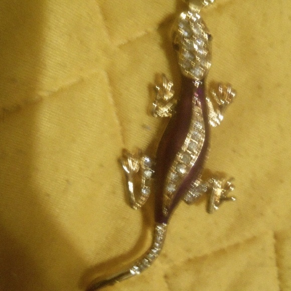 Beautiful Crystal Purple Lizard Necklace - Picture 3 of 3